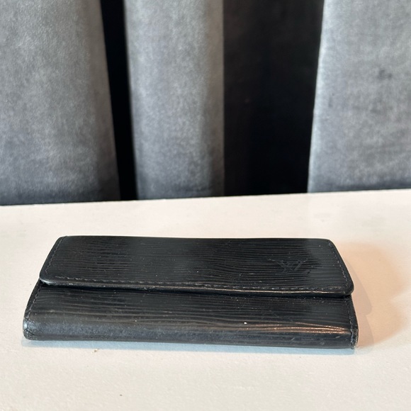 Louis Vuitton Epi Black Key Case 6 - Picture 8 of 11